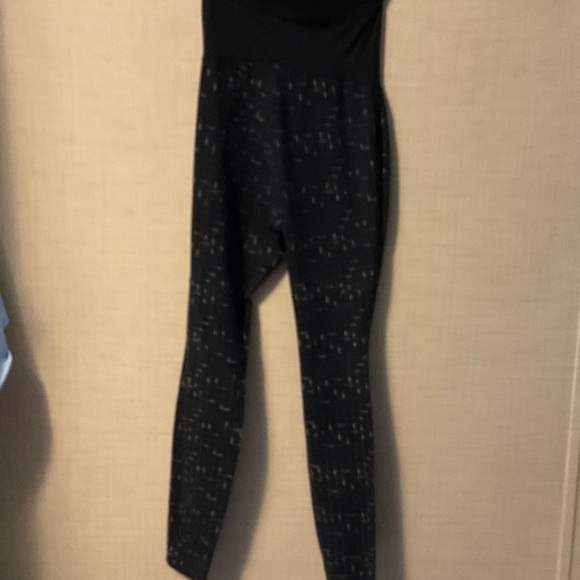 Old Navy Black Star Print Joggers - Picture 4 of 5